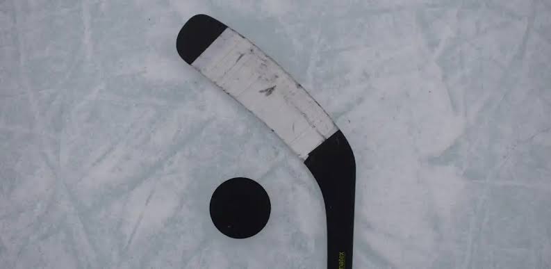How to Tape a Hockey Stick Blade and Handle Like a Pro